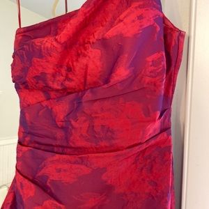 Gorgeous figure flattering gown. Non-stop compliments!!!